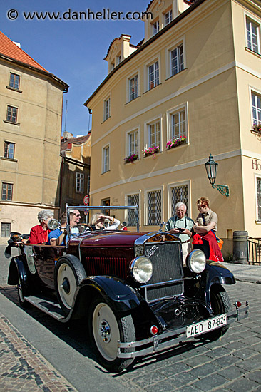 old-car-1.jpg