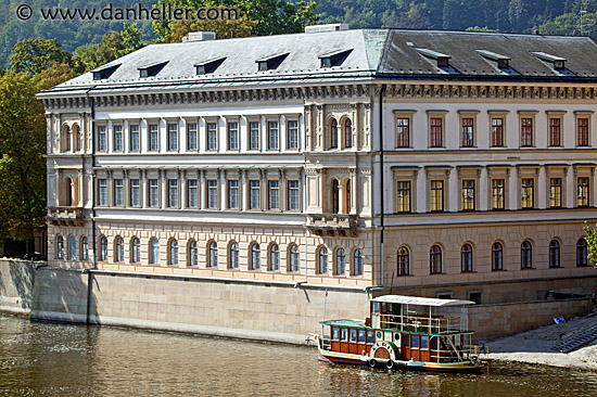 vltava-cruising-3.jpg