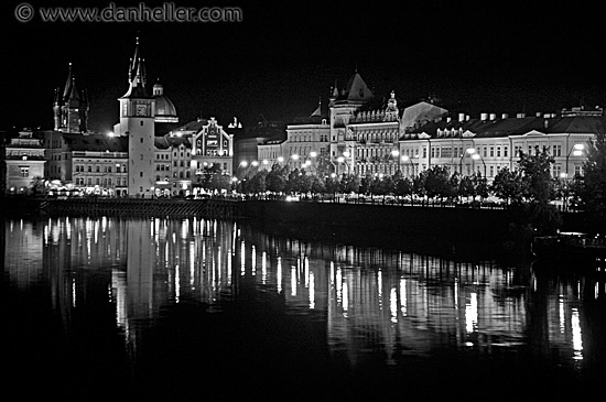 vltava-nite-bw.jpg