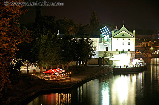 vltava-nite-cafe-1.jpg