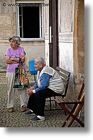 images/Europe/CzechRepublic/Slavonice/old-women-talking.jpg