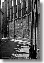 images/Europe/England/Cambridge/Streets/alley-3-bw.jpg