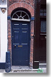 images/Europe/England/London/Misc/crooked-door.jpg