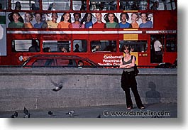 images/Europe/England/London/People/gal-n-bus.jpg