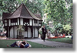 images/Europe/England/London/People/lawn-smoochers.jpg