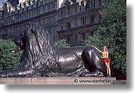 images/Europe/England/London/Trafalgar/lion-pose-2.jpg