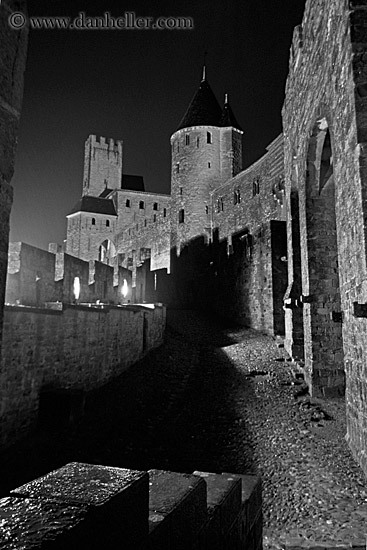 castle-alley-nite-1.jpg