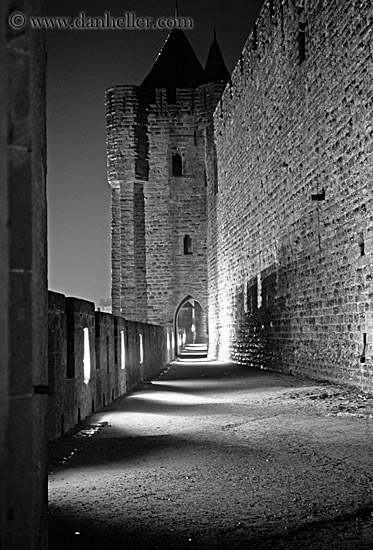 castle-alley-nite-3.jpg