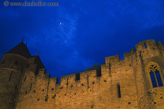 nite-castle-moon-2.jpg