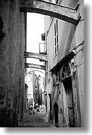 images/Europe/France/Corsica/Bonifacio/Town/alley-braces.jpg