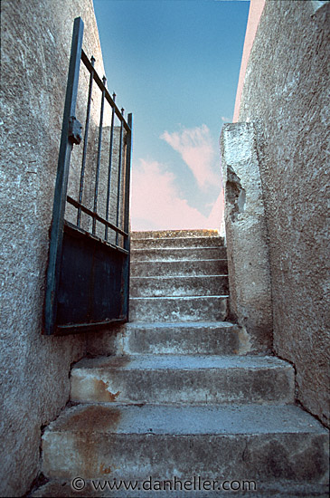 stairs-gate.jpg