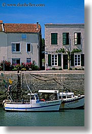 images/Europe/France/IleDeRe/boats-n-houses-3.jpg