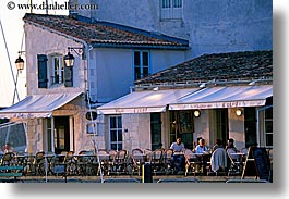 images/Europe/France/IleDeRe/cafe-diners.jpg