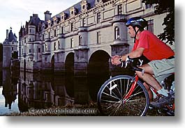 images/Europe/France/LoireValley/Castles/bridge-biker02.jpg