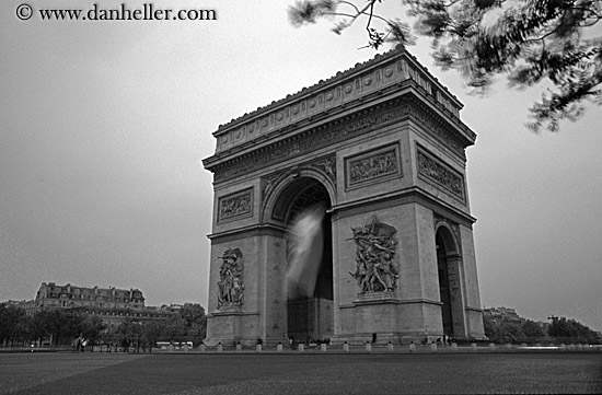 arc_de_triomphe-2-bw.jpg