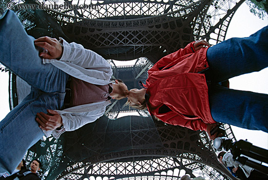 dan-n-jill-under-eiffel_tower-3.jpg