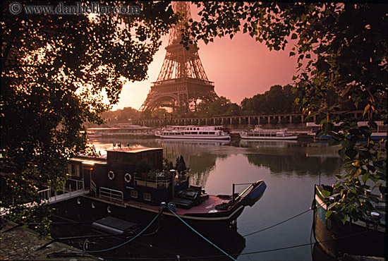 eiffel_tower-n-sunrise-on-seine-2.jpg