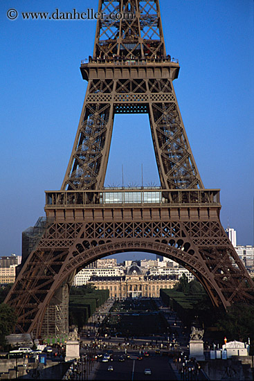 eiffel_tower-n-traffic.jpg