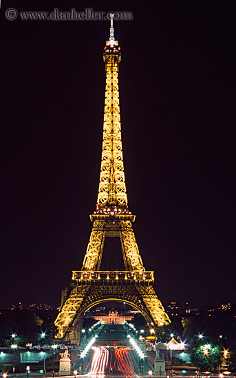 eiffel_tower-n-traffic-nite-1.jpg