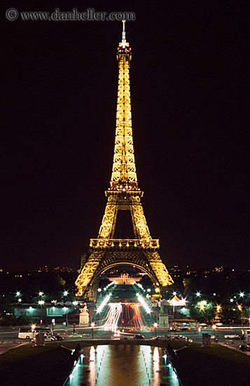 eiffel_tower-n-traffic-nite-2.jpg