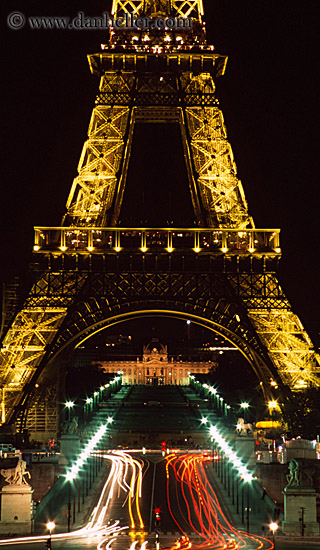 eiffel_tower-n-traffic-nite-4.jpg