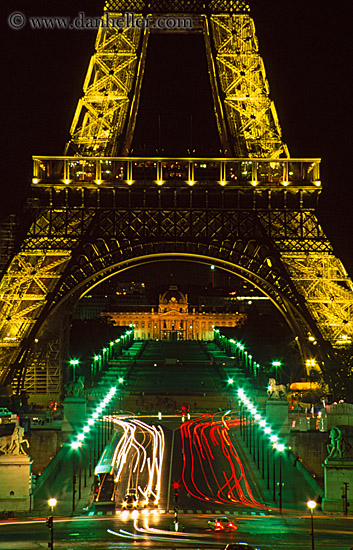 eiffel_tower-n-traffic-nite-5.jpg