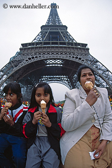 indians-eating-ice_cream-2.jpg