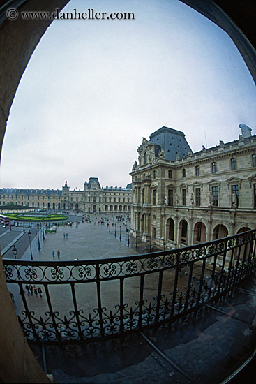 courtyard-from-balcony.jpg