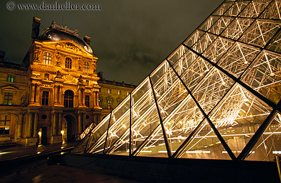 louvre-at-night-02.jpg