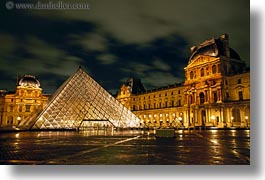 images/Europe/France/Paris/Louvre/louvre-at-night-03.jpg