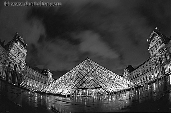 louvre-at-night-05-bw.jpg