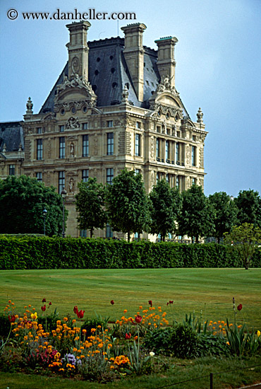 louvre-n-flowers-1.jpg