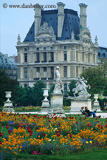 louvre-n-flowers-2.jpg