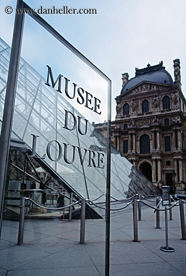 louvre-sign.jpg