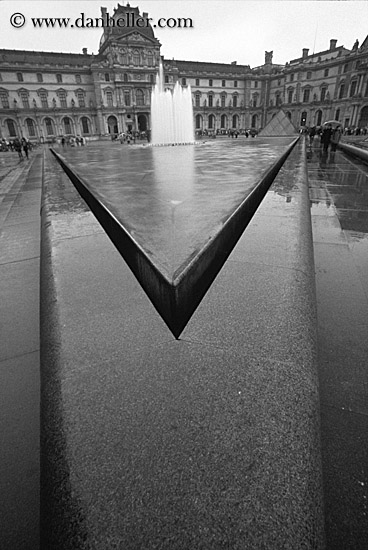 pyramid-n-fountains-2.jpg