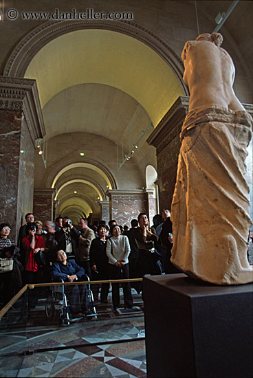 venus-di-milo-statue-2.jpg