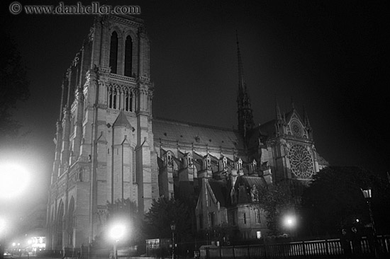 notre_dame-at-night-1.jpg