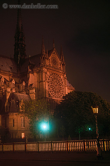 notre_dame-at-night-2.jpg