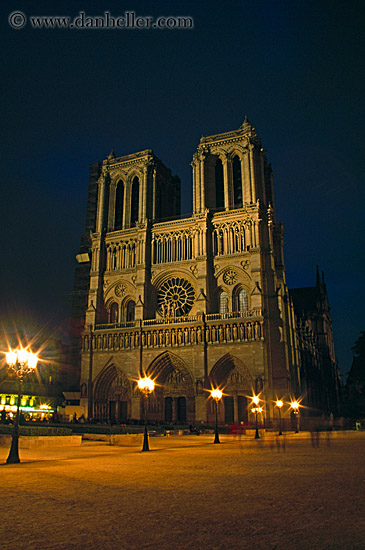 notre_dame-at-night-6.jpg