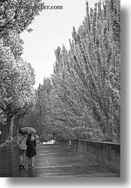 images/Europe/France/Paris/People/couple-walking-w-umbrella-1-bw.jpg