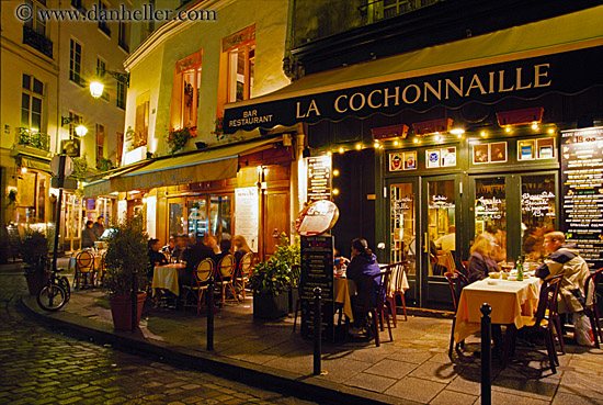 cochonnaille-cafe-night.jpg