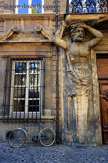 bicycle-n-statues-2.jpg