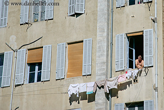man-n-hanging-laundry.jpg