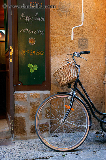 bike-wheel-n-basket.jpg