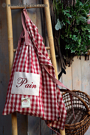 red-n-white-checkered-bread-bag.jpg