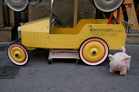 yellow-wagon-n-toy-pig.jpg