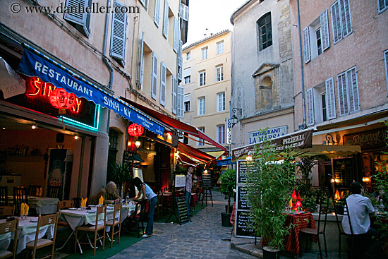 cafes-in-street.jpg