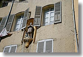 images/Europe/France/Provence/Aix/Windows/windows-n-statue.jpg