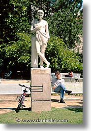 images/Europe/France/Provence/Avignon/statue.jpg
