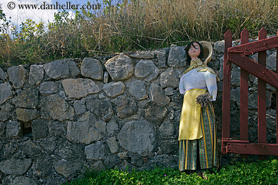 mannequin-woman-n-stone-wall.jpg